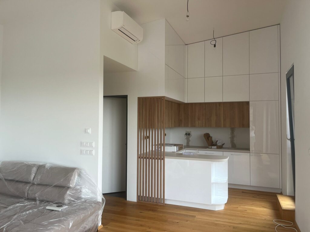Family Kitchen - client's installation day - interior design online