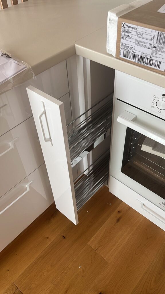 Family Kitchen - client's installation day - interior design online